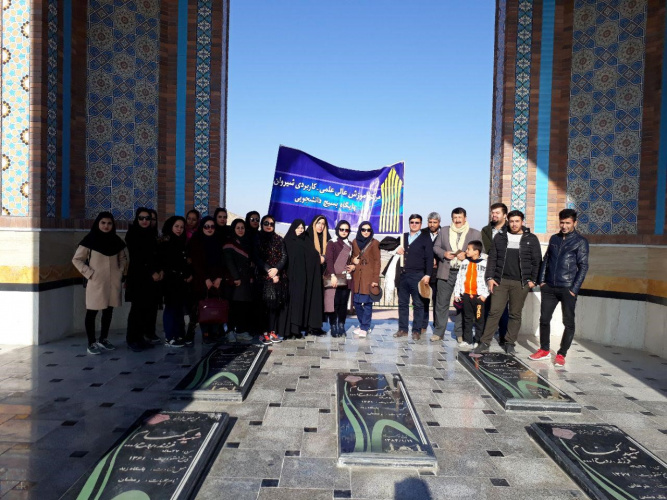 مراسم کوهپیمایی و غبار روبی مزار شهدا در روز جمعه مورخه ۲۰ بهمن ماه به مقصد آرامگاه شهدای گمنام واقع در شیرکوه شیروان برگزار گردید.